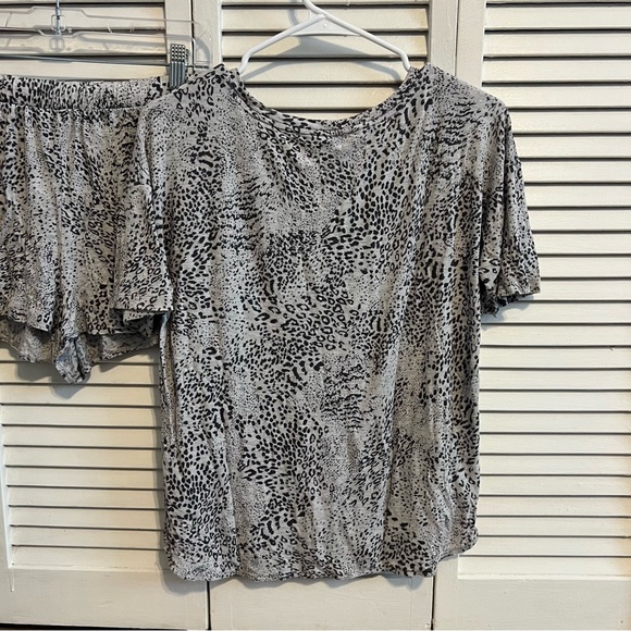 Express Pajama Set - Picture 2 of 6